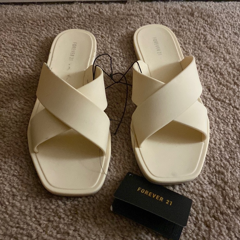 Forever 21 white/cream sandal size 6 women NWT